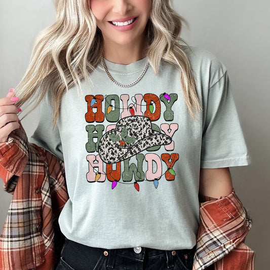 Howdy Christmas Leopard Print Cowboy Hat Retro Text Vintage Edition Comfort Colors Tee