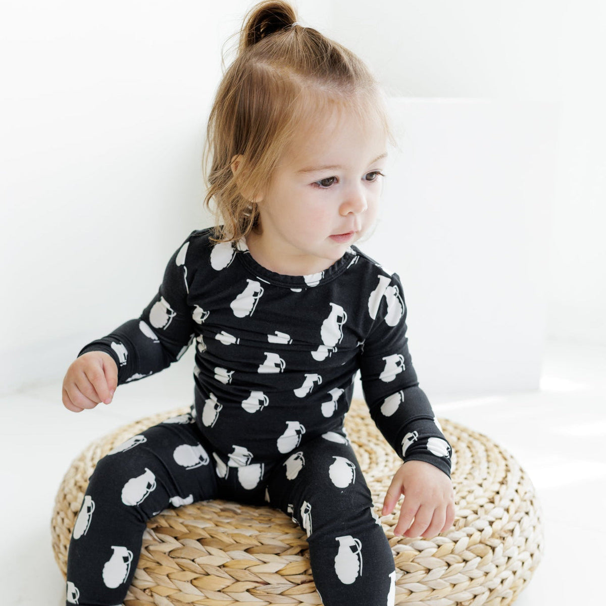 Color Blind Pineapple 2-Piece Set