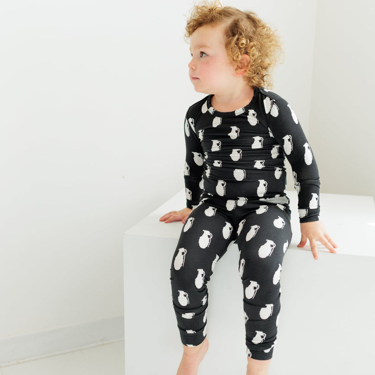 Color Blind Pineapple 2-Piece Set