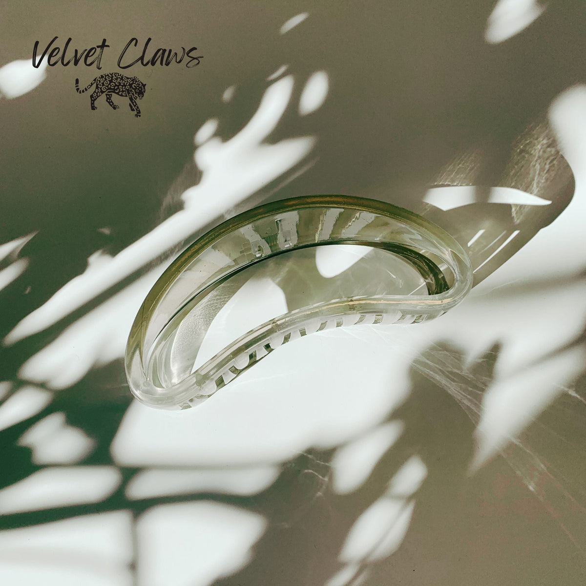 Velvet Claws The Bean Hair Claw in Smoke
